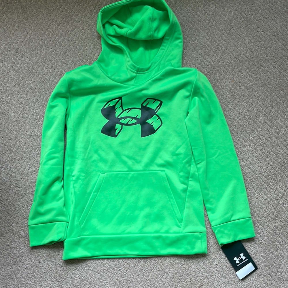 Under armour. Sweatshirt. New. Size 7